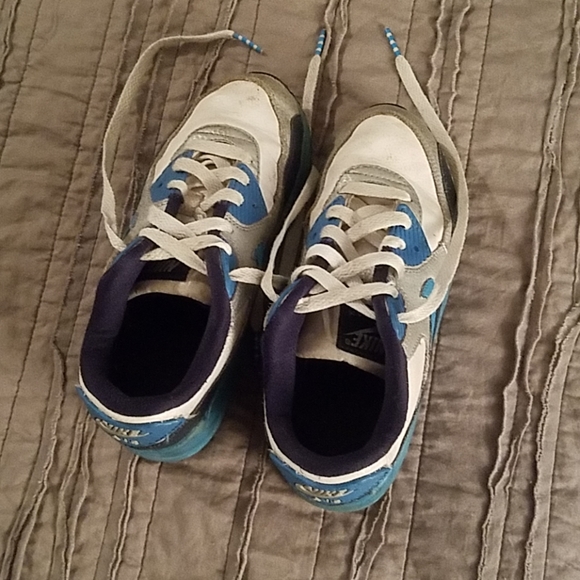 Boy's Nike Air Max shoes - Picture 3 of 5